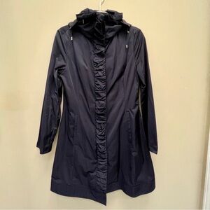 RAINFOREST Ruffle Front Hooded Packable Travel Raincoat Navy Size Small
